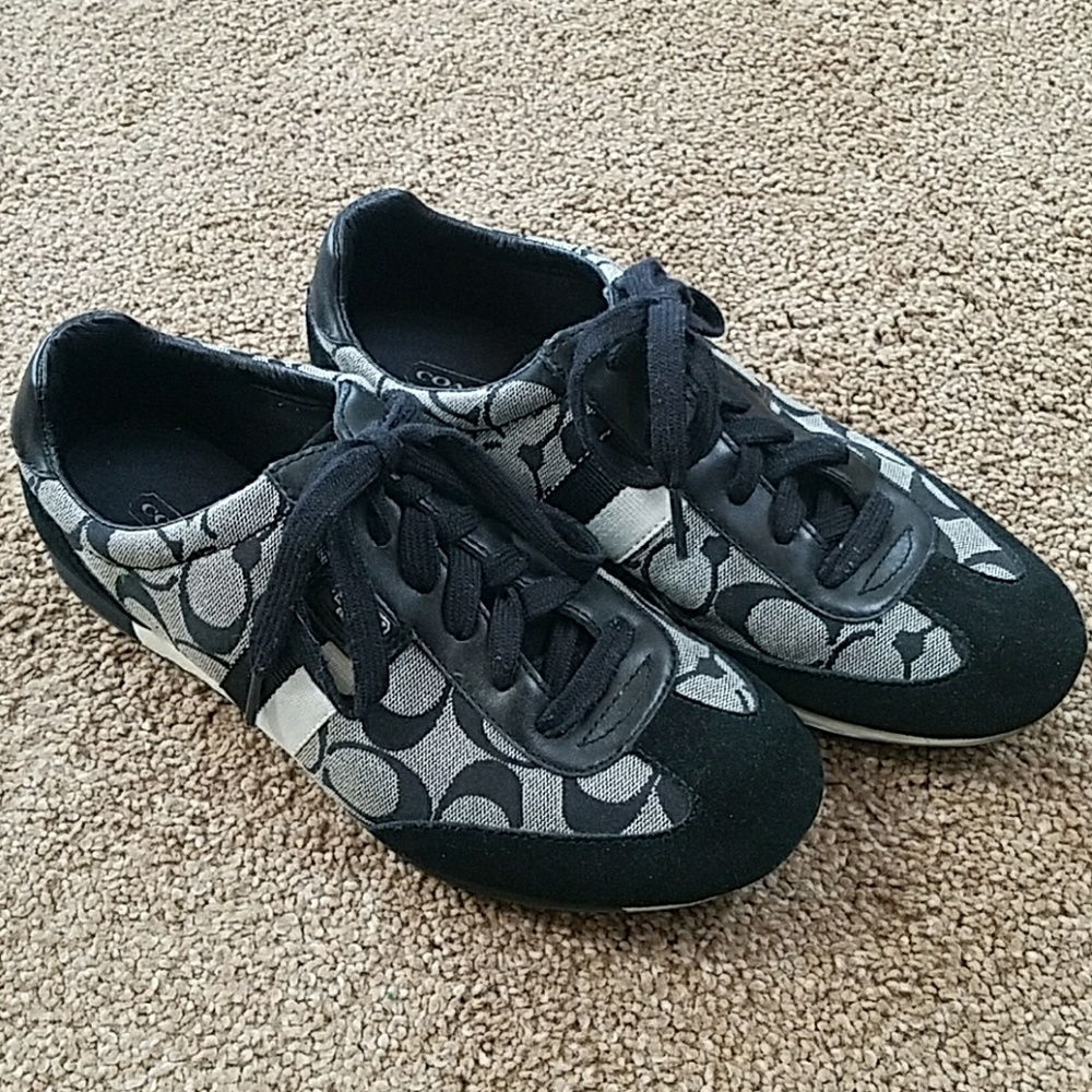 Barely worn Coach logo sbeakers/tenny shoes